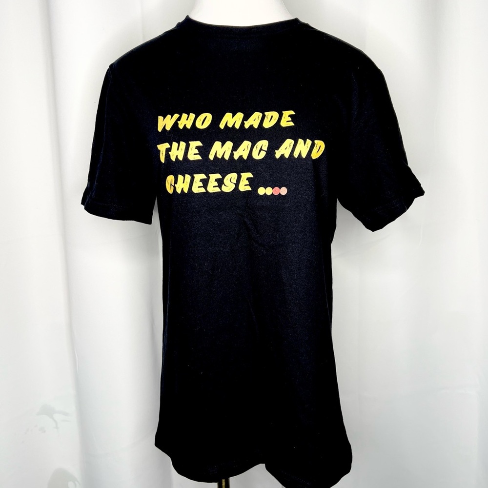 ❗️NWOT❗️“WHO MADE THE MAC AND CHEESE” GRAPHIC TEE BLACK SHORT SLEEVE C